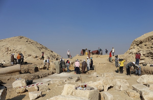Archeologické práce v pyramidovém komplexu faraona Džedkarea v roce 2018 (foto Hana Vymazalová)