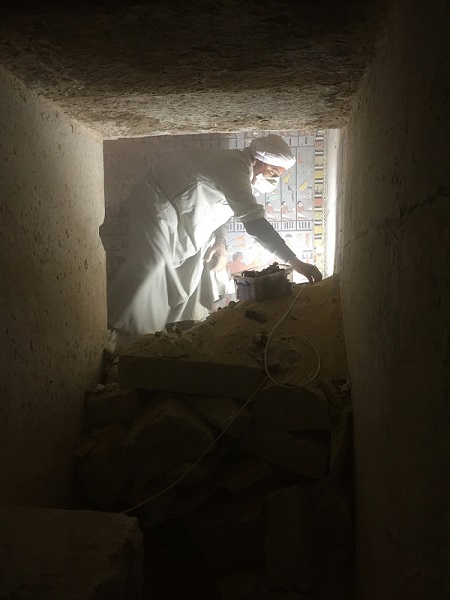 Práce v podzemí Chuyho hrobky (foto Hana Vymazalová)