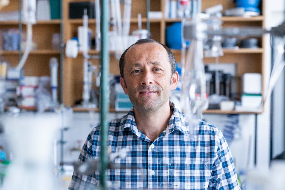 Dr. Tomáš Etrych pracuje jako vedoucí oddělení Biolékařských polymerů v Ústavu makromolekulární chemie AV ČR